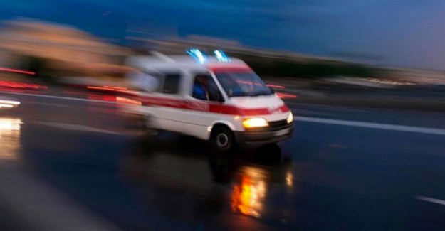 Kastamonu'da Otomobil Tarlaya Devrildi: 5 Kişi Yaralandı