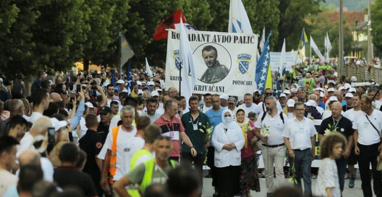Katledilen Binlerce Boşnak Anısına 'Barış Yürüyüşü' Düzenlendi