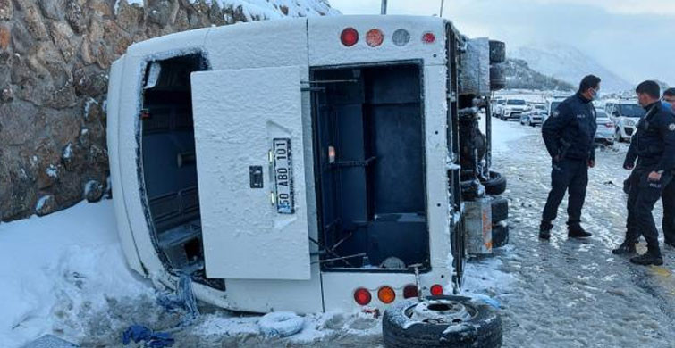 Kayseri'de Midibüs Devrildi! 25 Kişi Yaralandı