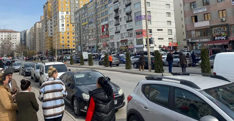 Kayseri’de peş peşe depremler: Halk sokağa akın etti