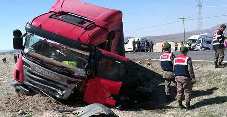 Kayseri'de TIR İle Otomobil Çarpıştı: 6 Yaralı