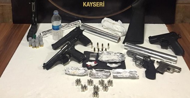 Kayseri'de Uyuşturucu Tacirlerine Şafak Operasyonu: 8 Gözaltı