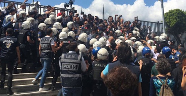Kayyum Kararını Protesto Etmek İsteyen Avukatlara Polis Müdahale Etti