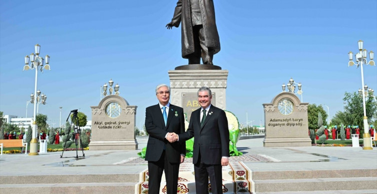 Kazak ve Türkmen Liderler Aşkabat'ta Abay Kunanbayulı Anıtını Açtı