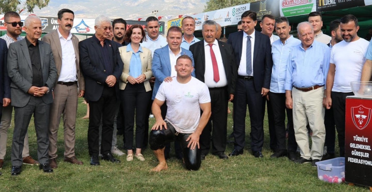 Kaş Belediyesi 3. Yağlı Güreşleri'nde Başpehlivan İsmail Balaban