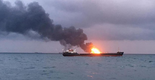Kerç Boğazı'nda 2 Gemide Yangın Çıktı, 10 Kişi Hayatını Kaybetti