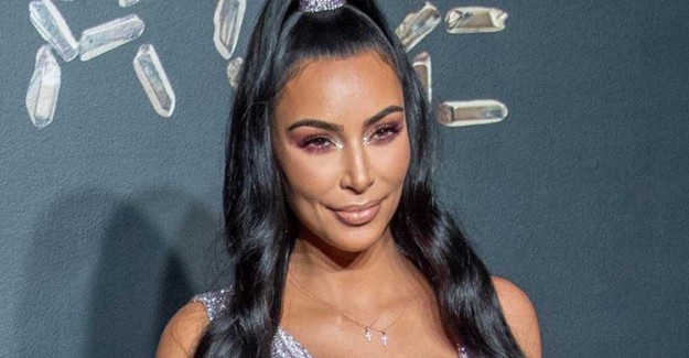 Kim Kardashian Aynı Etkinlikte İki Farklı Elbise Giydi