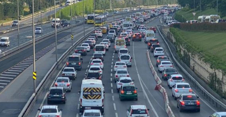 Kısıtlama  Sonrasında İstanbul'da Trafik Durma Noktasına Geldi