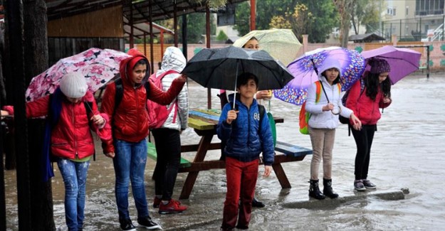KKTC'de Yoğun Yağış Sebebiyle Eğitime Ara Verildi!