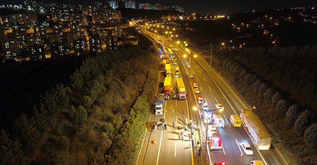 Kocaeli'de Feci Trafik Kazasında 3 Ölü, 3 Yaralı