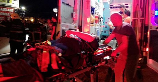 Kocaeli'de İki Otomobil Çarpışması Sonucu 5 Kişi Yaralandı