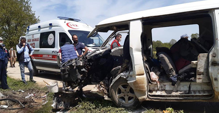 Kocaeli’de İşçi Servisi Elektrik Direğine Çarptı