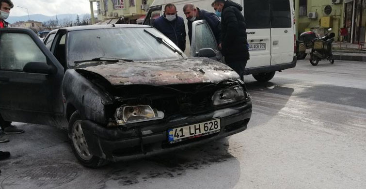 Kocaeli’nde Seyir Halindeki Otomobil Alevlerin Esiri Oldu