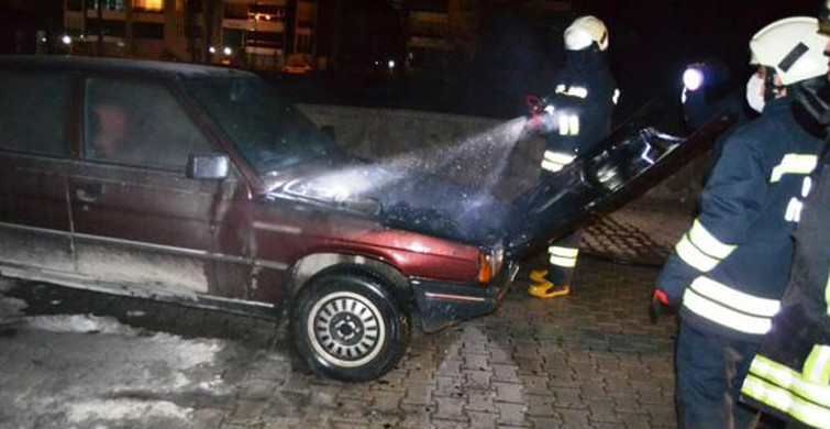 Konya’da Seyir Halindeki Otomobil Alev Aldı!