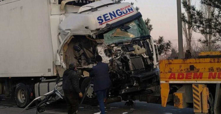 Konya'da Tır faciası: Seyir halindeki TIR kontrolden çıkarak etrafı savaş alanına çevirdi!