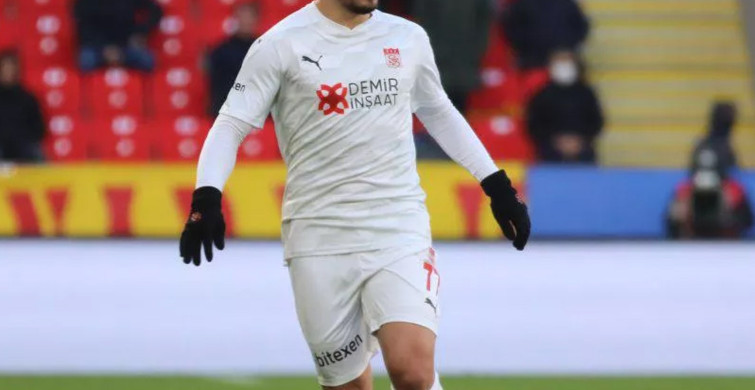 Konyaspor Sivasspor'dan ayrılan Ahmet Oğuz'u transfer etti!