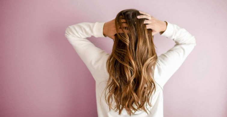 Koyu saç renginizi bu yöntemlerde açabilirsiniz! Saç rengi açmak için 8 doğal yöntem