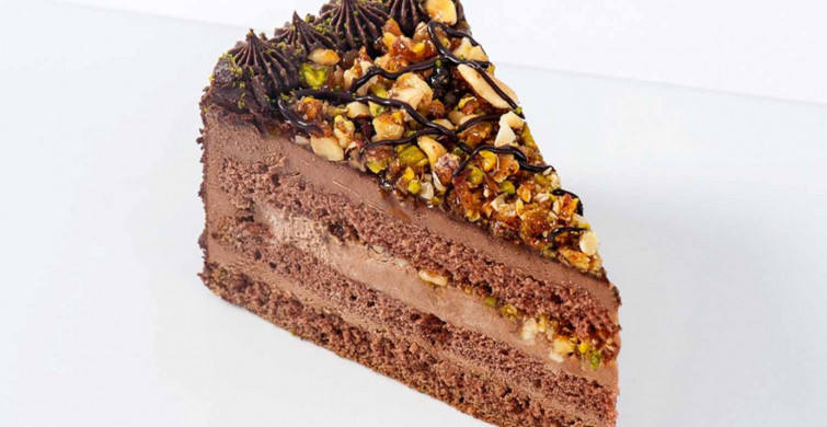 Krokanlı gold çikolata pasta tarifi : en güzel ve lezzetli Kkrokanlı gold çikolata pasta nasıl yapılır? Krokanlı gold çikolata pasta malzemeleri ve tarifi