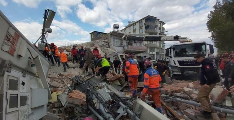 Kusurlu yapım nedeniyle yıkılan binalarla ilgili 4 kişi tutuklandı