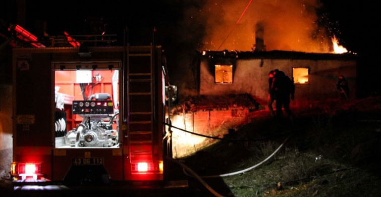 Kütahya'da İki Katlı Evde Yangın Çıktı