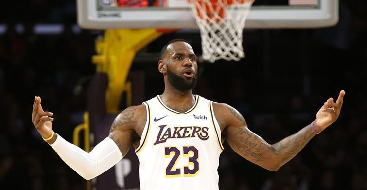 LeBron James'in Oyuncu Kartı Rekor Fiyata Satıldı