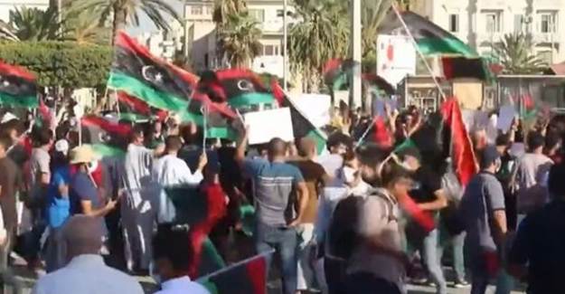 Libya'da Halk Tekrar Ayaklandı