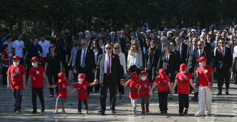 Lösemili Çocuklardan Anıtkabir'e Anlamlı Ziyaret