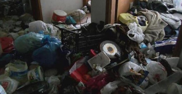 Mahallelinin Belediyeye Şikayet Ettiği Evden Tonlarca Çöp Çıktı