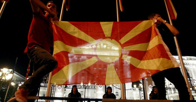 Makedonya Ülkenin Adını Değiştiren Yasayı Başlatıyor