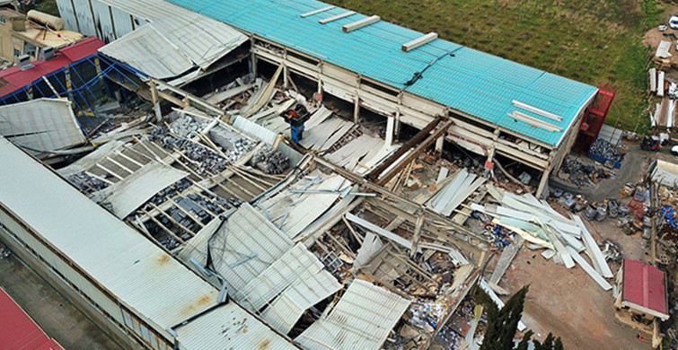 Malatya’daki deprem sonrası Kahramanmaraş’ta fabrika yıkıldı! Ölü ve yaralılar var