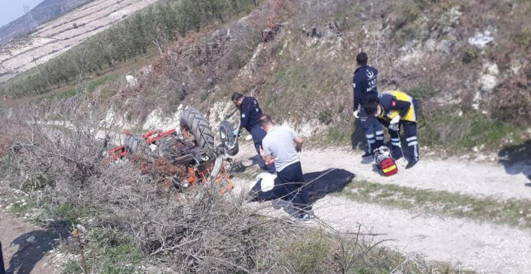 Manisa’da Devrilen Traktörün Altında Kalan Sürücü Hayatını Kaybetti