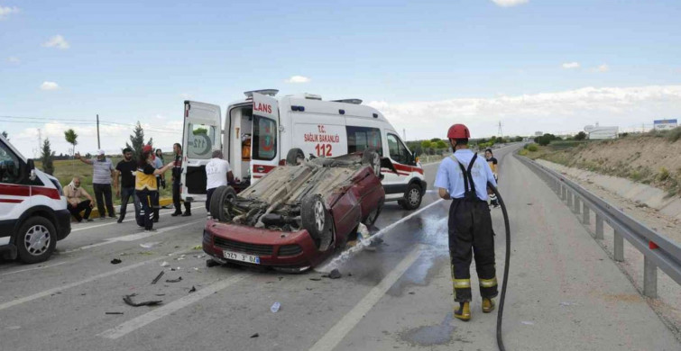 Manisa’da korkunç kaza: İşçi servisi otomobile çarptı 17 kişi yaralandı