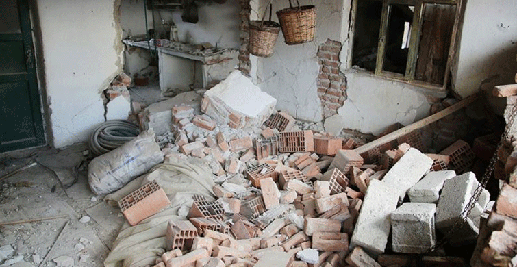 Manisa'daki Depremde 305 Ağır Hasarlı Yapı-Konut Sanptandı