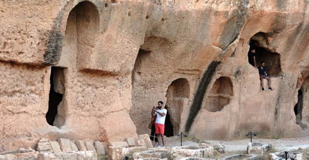 Mardin'deki Dara Antik Kenti’ne Ziyaretçi İlgisi