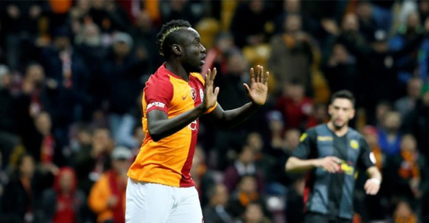 Mbaye Diagne Galatasaray'dan Bir Türlü Ayrılmıyor!