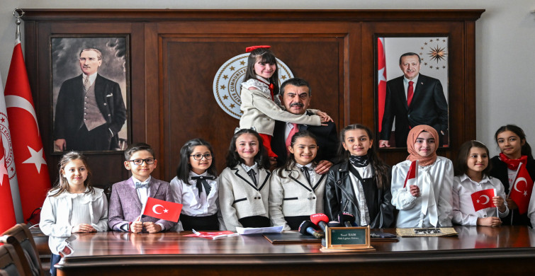 Meclis’te 23 Nisan coşkusu: Milli Eğitim Bakanı Tekin, koltuğunu 11 yaşındaki Irmak'a devretti!