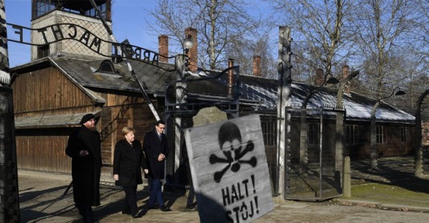 Merkel, Auschwitz Toplama Kampını İlk Kez Ziyaret Etti