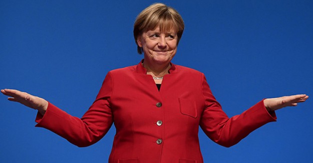 Merkel: Brexit İçin Çaba Sarf Ediyoruz