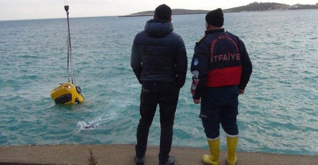 Mersin’de Felaket Olay! Taksi Denize Uçtu