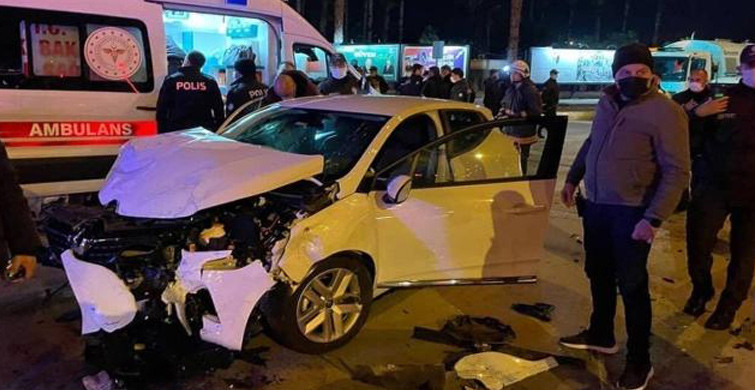 Mersin'de Trafik Kazası: 3 Kişi Yaralandı