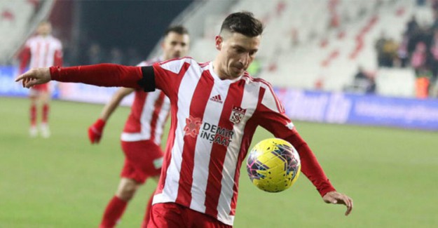 Mert Hakan Yandaş:  Türkiye'de İyi Futbol Oynamaya Çalışan 4-5 Takımdan Biriyiz