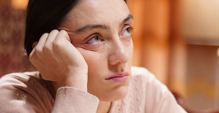 Merve Dizdar Makyajlı Haliyle Beğeni Topladı