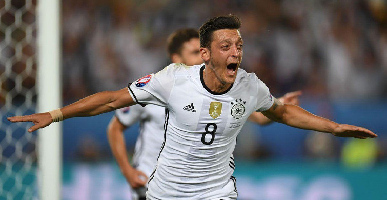 Mesut Özil, Fenerbahçe'de 6 Senedir Kırılamayan Pas Rekorunun Kırdı
