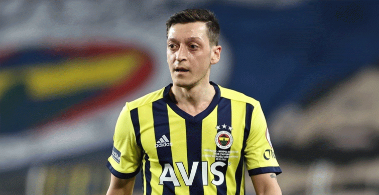 Mesut Özil'den Sağlık Durumu İle İlgili Açıklama