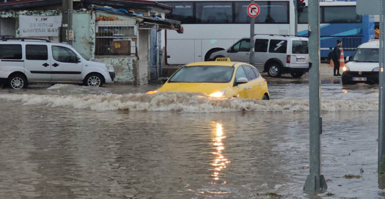 Meteoroloji'den Kritik Uyarı: Karadeniz ve Akdeniz'de Şiddetli Yağışlar, İstanbul'da Hafta Sonu Sağanak