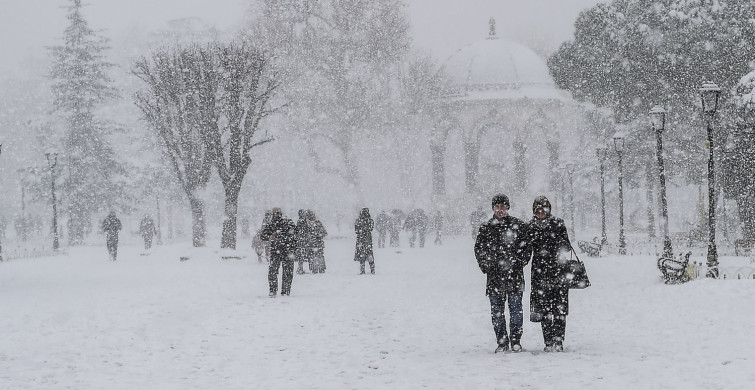 Meteoroloji'den kar, fırtına ve sağanak yağmur uyarısı! Sıcaklıklar mevsim normallerinin altına düşecek