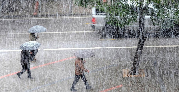 Meteoroloji’den kuvvetli yağış uyarısı: İstanbullular dışarı çıkarken dikkat etmeli