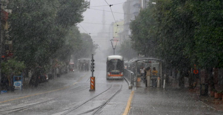 Meteorolojiden sarı ve turuncu kodlu uyarı: 19 ilde sağanak yağış görülecek! Sel baskını uyarısı verildi