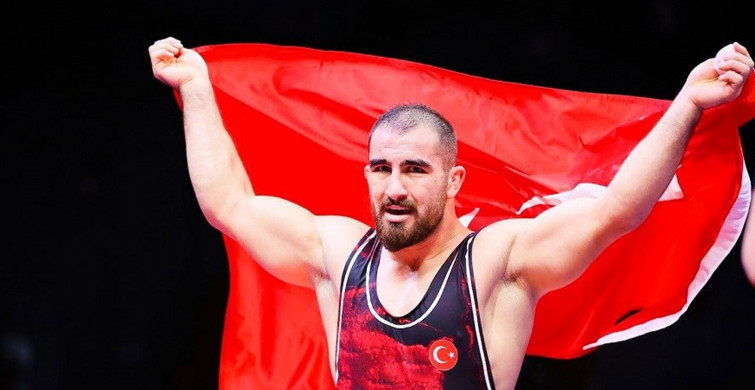 Milli güreşçilerimiz Taha Akgül ve Feyzullah Aktürk'ten büyük başarı geldi!