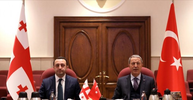 Milli Savunma Bakanı Akar, Gürcistanlı Mevkidaşı Garibaşvili ile Görüştü